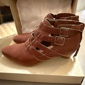 Clark’s Mena Poppy Boots (new with box!)